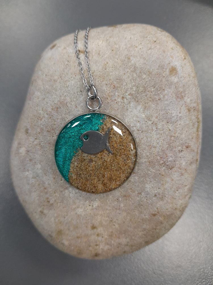 Turquoise shoreline large round round pendant with starfish charm (Copy)