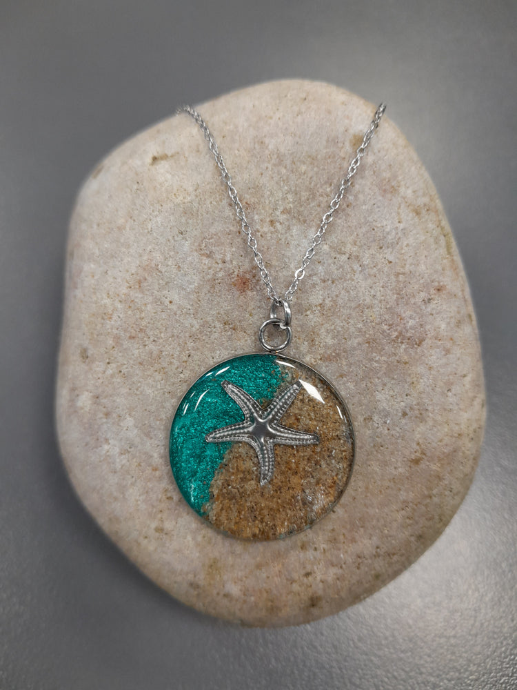 Turquoise shoreline large round round pendant with starfish charm