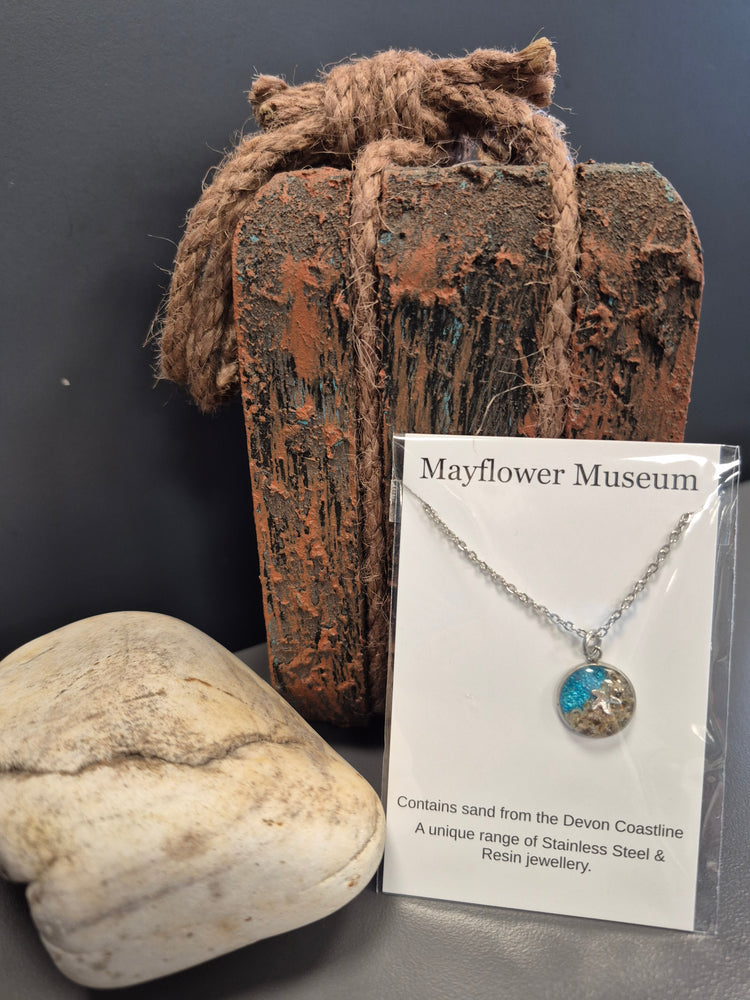 Shoreline Starfish Round Mini Pendant